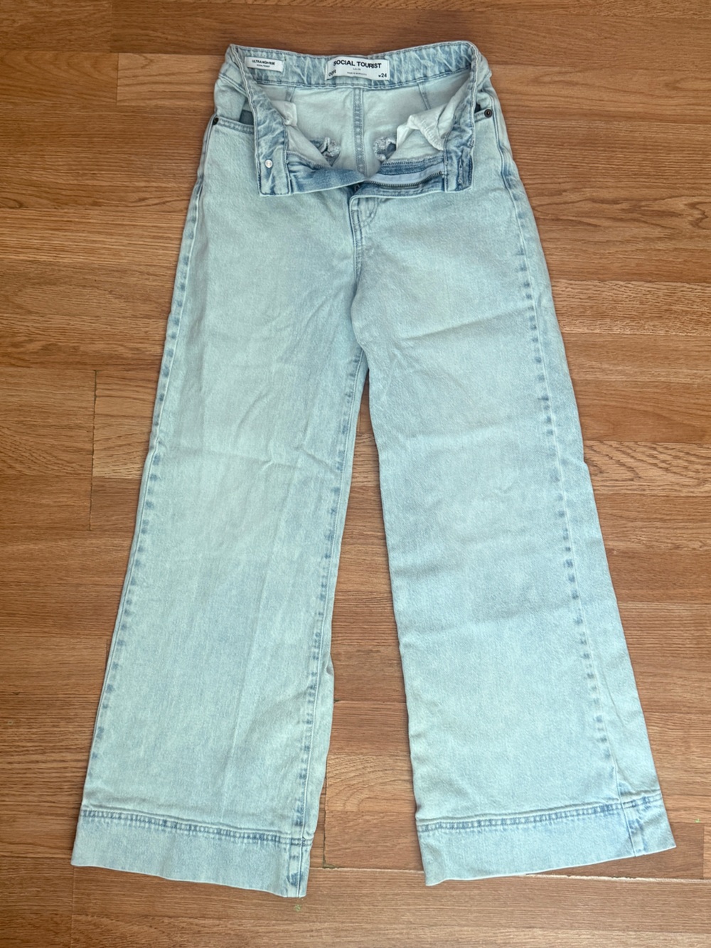 Social Tourist Ultra High Rise Light Wash Jeans - Size W24